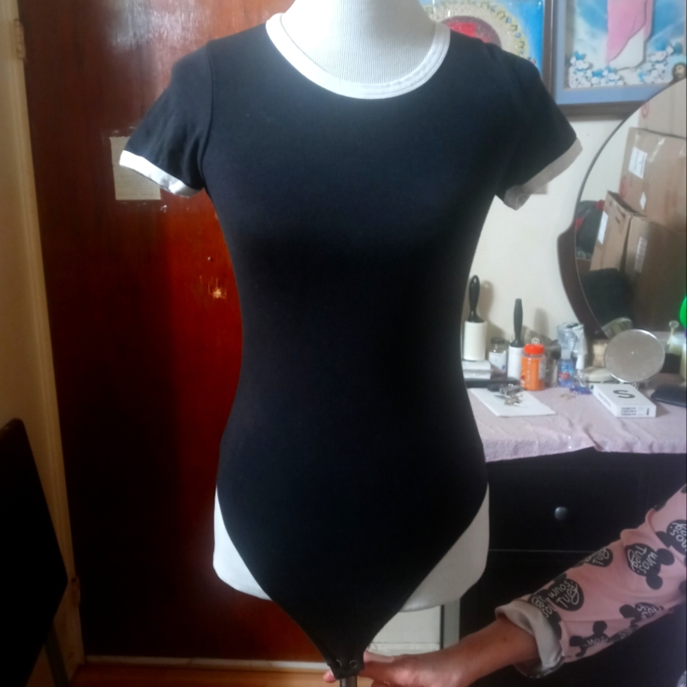 ADC bodysuit T-shirt size Small black